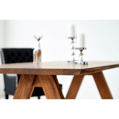 Modern set da pranzo Chesterfield con lussuoso tavolo da pranzo e 6 sedie Chesterfield.