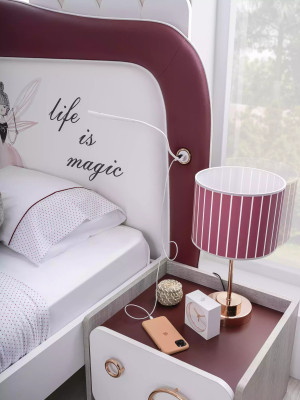 Moderno set camera da letto per bambini in legno con letto, scrivania, e scaffale.