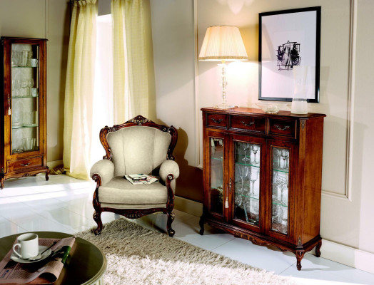 Mobili stile barocco in legno, comò, armadio, vetrina, mobili di lusso, poltrona.