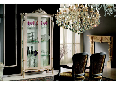 Mobili di design in legno, classico barocco, lusso, vetrina, armadio, scaffale. Mobili italiani nuovi.