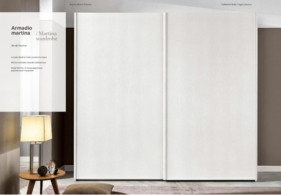 Armadio con ante scorrevoli in legno per camera da letto guardaroba.