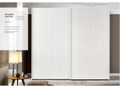 Armadio con ante scorrevoli in legno per camera da letto guardaroba.