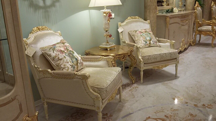 Trono a uno posto in stile italiano, mobili design, poltrona da relax da club nuova.