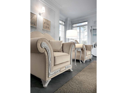 Poltrona di lusso classica singola in legno beige per il soggiorno, mobili italiani.