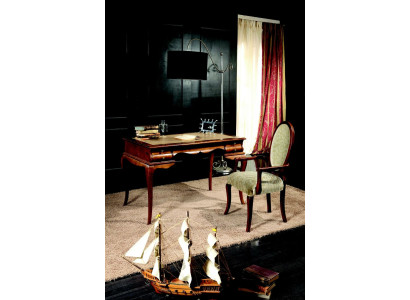 Mobili in legno di lusso in stile classico italiano per ufficio scrivania.