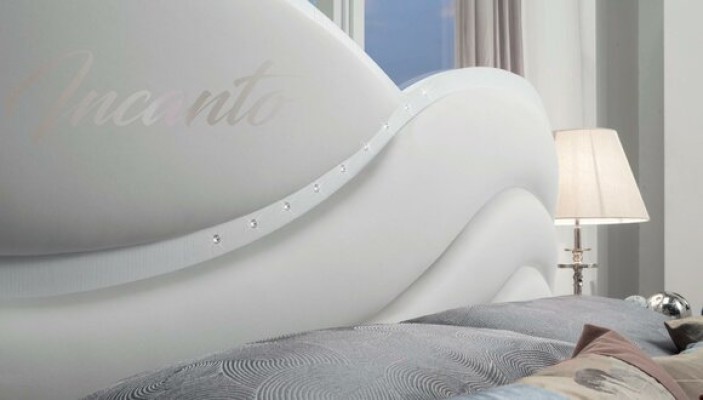 Letto imbottito in design di lusso, letti matrimoniali di hotel, telai per letti in legno.