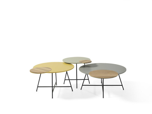 Set di tavolini da caffè con design esclusivo da un produttore europeo di mobili.