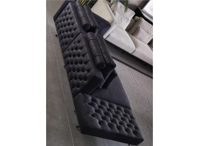 Design Divano a 3 posti in tessuto nero.