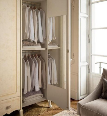 Armadi guardaroba in legno massiccio per arredamento da camera da letto in stile italiano.
