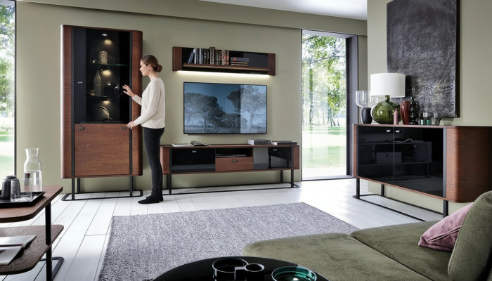 Set soggiorno di alta qualità, cassettiera, armadio, comodini, credenza.