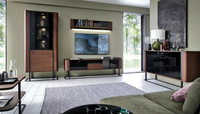 Set soggiorno di alta qualità, cassettiera, armadio, comodini, credenza.