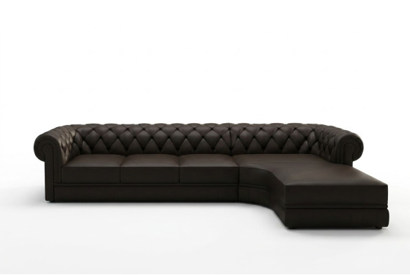 Classico set di divani Chesterfield in pelle ad angolo con imbottitura.