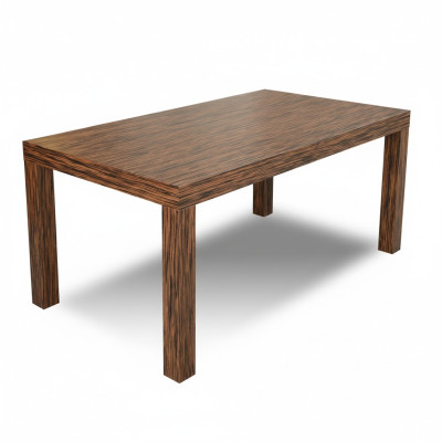 Tavolo in legno massiccio con decorazioni e design allungabile per sala da pranzo e soggiorno.