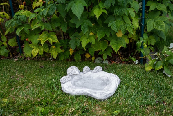 Statua di design per uccelli abbeveratoio decorativo per giardino.
