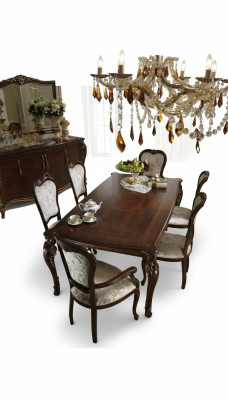Classico set di 4 sedie design in legno italiano per sala da pranzo.