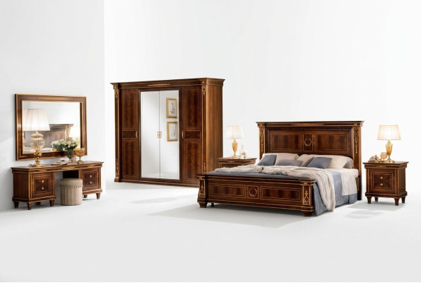 Classico letto in legno di design. Lussuosi letti in stile barocco e rococò.
