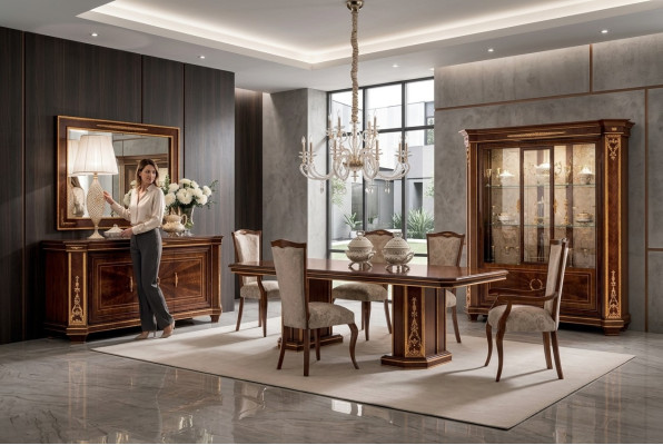 Set di 4 sedie da pranzo con schienale in stile Jugendstil.