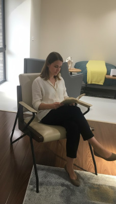 Poltrona Club Lounge con braccioli, divano imbottito a posta unica, nuovo poltrona in pelle per la TV, design del designer.