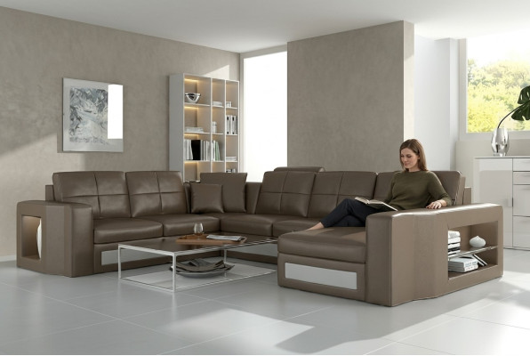 Design divano angolare in pelle con USB e LED.