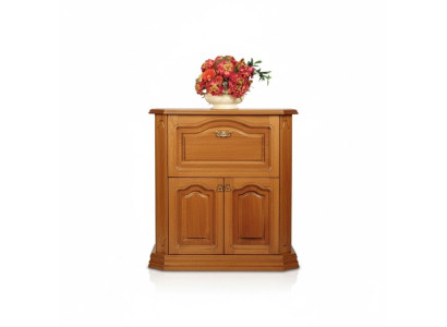 Classica credenza comò, cassettiere, armadio comò in stile antico.