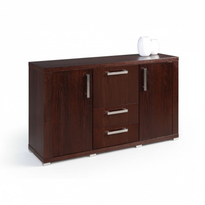 Classico comò in legno marrone.