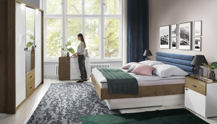 Set da camera da letto con letto e due comodini, struttura classica per letto, design mobili 3 pezzi