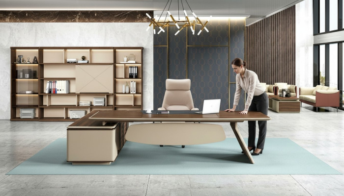 Scrivania elegante e grande armadio per ufficio dal design contemporaneo