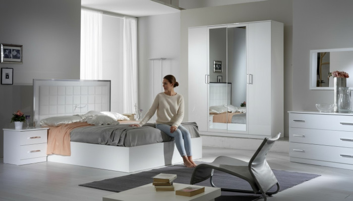 Guardaroba di lusso, armadi in laccato lucido di design, armadi classici.