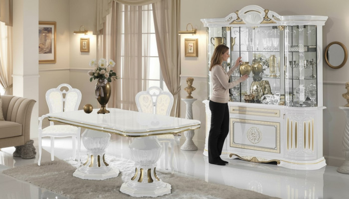 Sala da pranzo completo con tavolo, credenza, set vetrina in legno stile barocco, vetrine 2 pezzi.