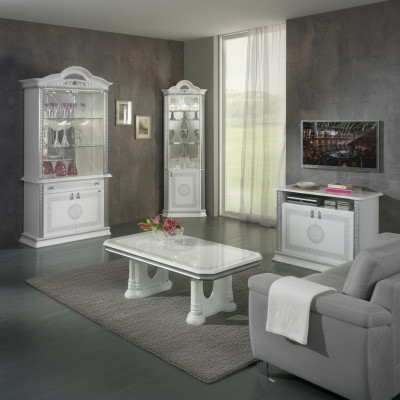 Sala da pranzo completo, tavolo, credenza, tavolino, vetrina, set nuovo.