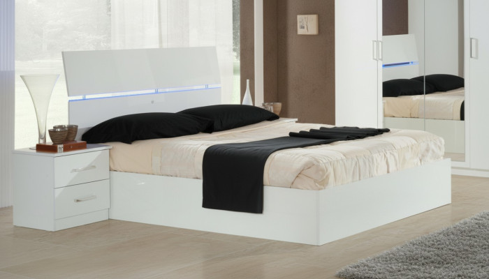 Letto matrimoniale con 2 comodini in legno design letti stile moderno 3 pezzi. Luce LED