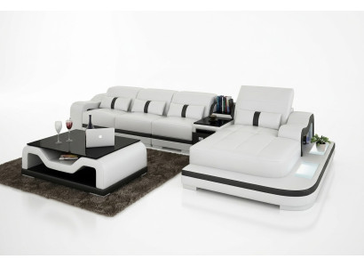 Divano a L in tessuto con funzione letto e design in pelle o tessuto.