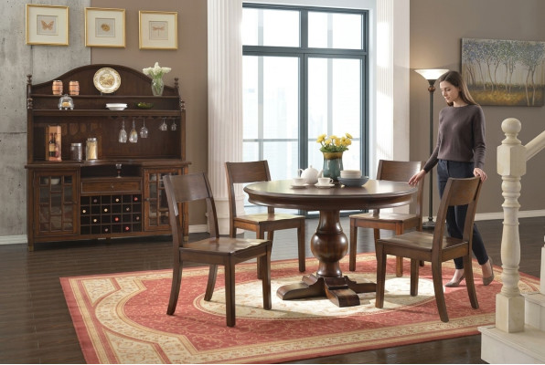Soggiorno completo con tavolo, credenza, set di 4 sedie, 7 pezzi. Tavolo da pranzo in legno nuovo.