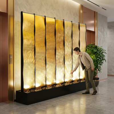 Decorazione pareti d'acqua XXL in acciaio inossidabile, divisori su misura, parete d'acqua a LED.