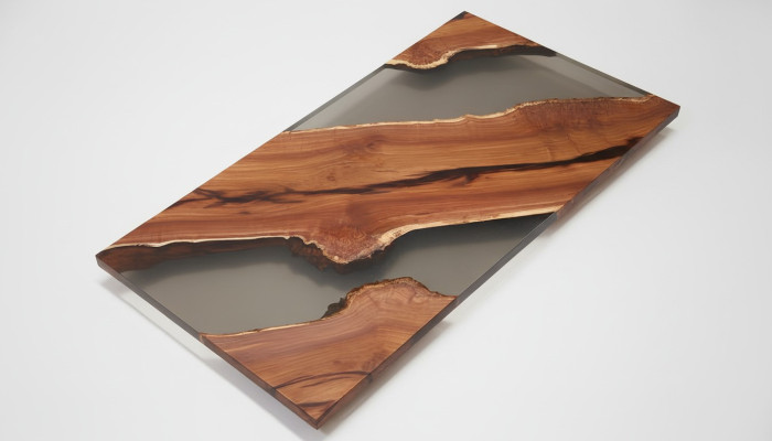 Tavolo da pranzo River Table in legno massiccio con decorazioni in resina epossidica.
