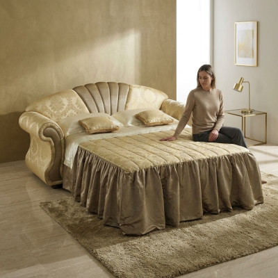 Divano 2 posti design classico in tessuto copriletto con funzione letto.