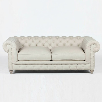 Divano bianco Chesterfield di lusso a tre posti, moderno divano da soggiorno a tre posti.