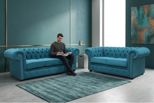 Set divani 3+2 posti Chesterfield in tessuto e pelle di lusso classico.
