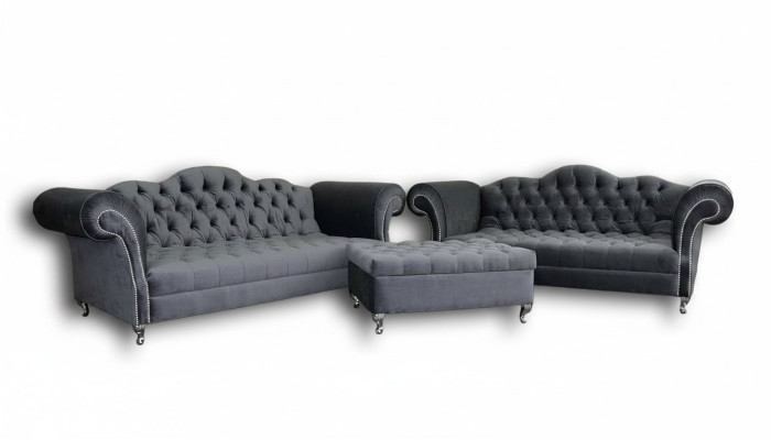 Divano Chesterfield in tessuto e pelle con set da 3 + 2 posti e poggiapiedi.