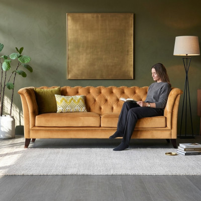 Divano Chesterfield arancione a tre posti per il soggiorno moderno di lusso