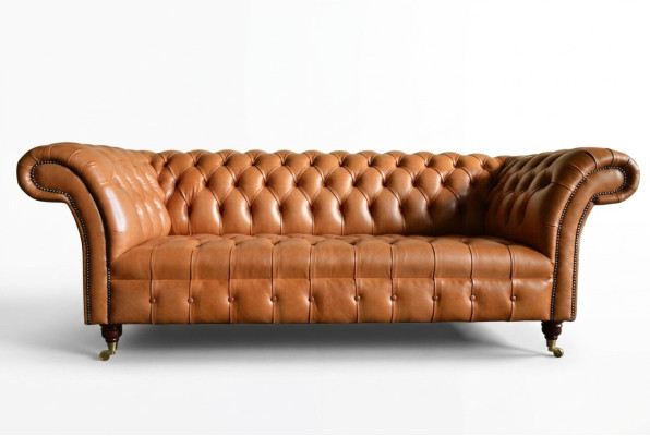 Marrone chiaro divano Chesterfield design moderno a tre posti.