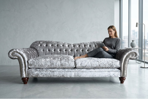 Classico divano Chesterfield 4 posti in velluto e pelle grigi 240cm di design