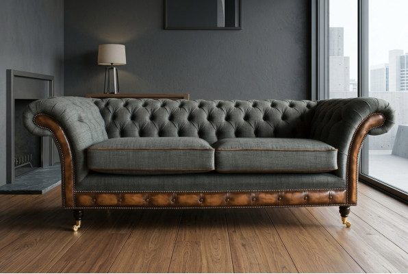 Sofà Chesterfield a tre posti di alta qualità per il soggiorno.