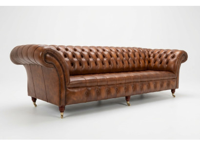 Chesterfield divano a 4 posti in stile moderno in pelle e stoffa.