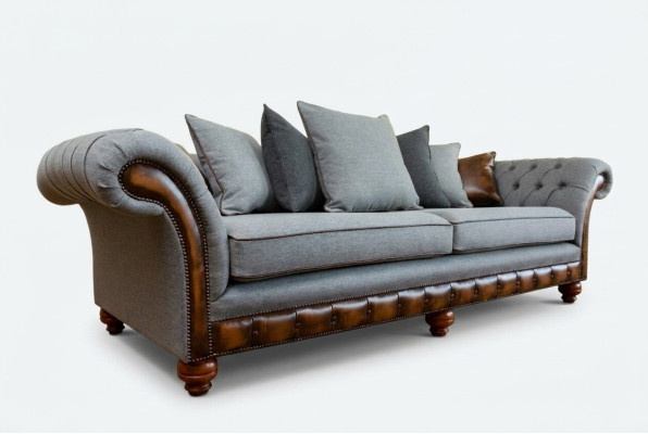 Sofà design Chesterfield classico 4 posti in tessuto di lusso.