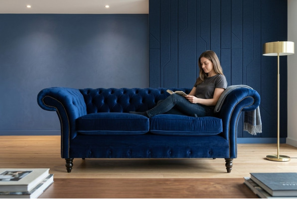 Divano Chesterfield a 2 posti imbottito, divani design.