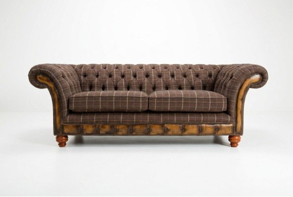 Sofà classico Chesterfield 3 posti, divani di design, divani imbottiti in pelle marrone.