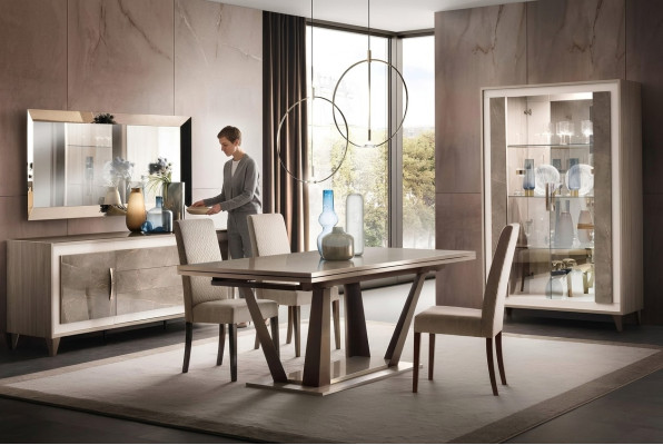 Set da pranzo italiano di design, composto da sedia, tavolo, gruppo di 5 pezzi, nuovo.