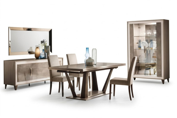 Set da pranzo italiano di design, composto da sedia, tavolo, gruppo di 5 pezzi, nuovo.