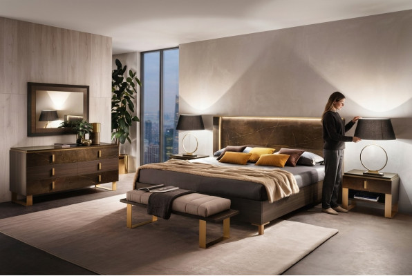 Lussuoso letto matrimoniale per camera da letto stile moderno, letti imbottiti italiani.